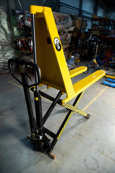 Тележка гидравлическая с ножничным подъемом 1500 кг 1150 мм полиуретановые колеса TOR HLS1500Q (Z)*