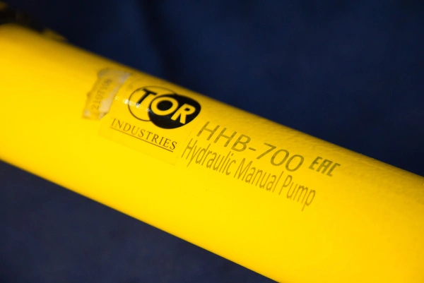 Насос гидравлический односторонний TOR HHB-700 1л (ручной)