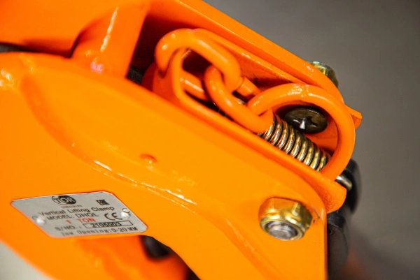 Захват вертикальный TOR DHQL (г/п 1,0 т, лист 0-22 мм)